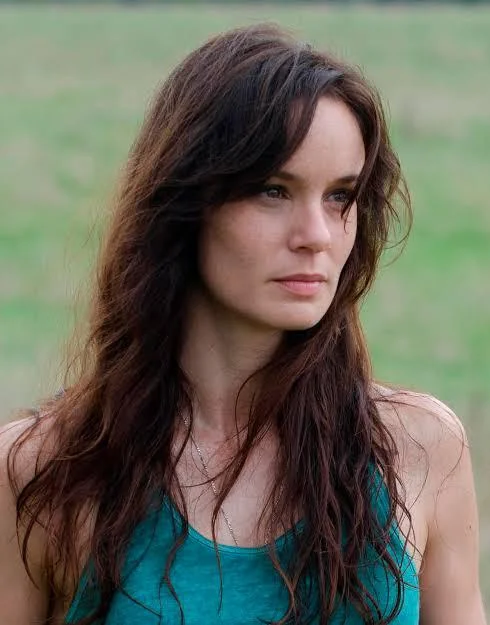 Imagen interactiva de Lori Grimes con sus respectivos datos como edad, arma y breve biografía
